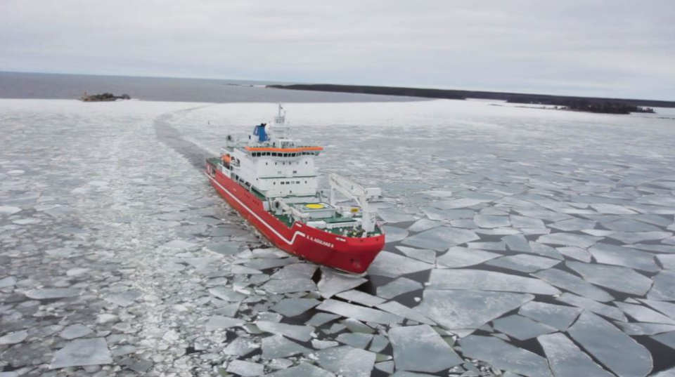 Das südafrikanische Forschungsschiff S.A. Agulhas II wird wieder zur Basis des Suchtrupps. (Bild: FMHT)