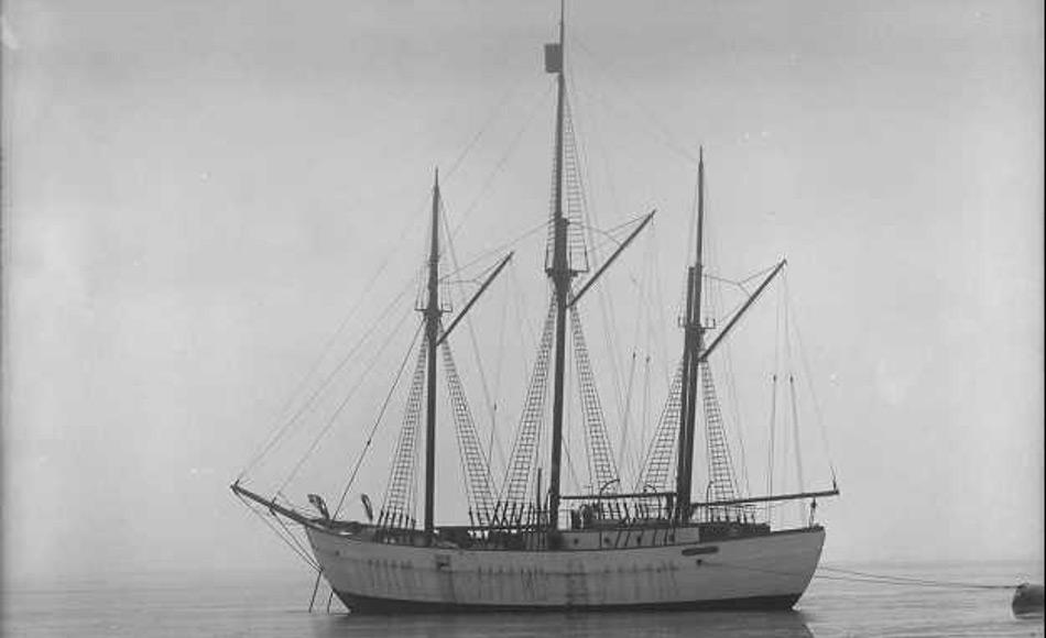Eine historische Ansicht von Roald Amundsens Schiff Maud das 1917 erbaut wurde. Foto: Anders Beer Wilse/Norwegische Museum für Kulturgeschichte
